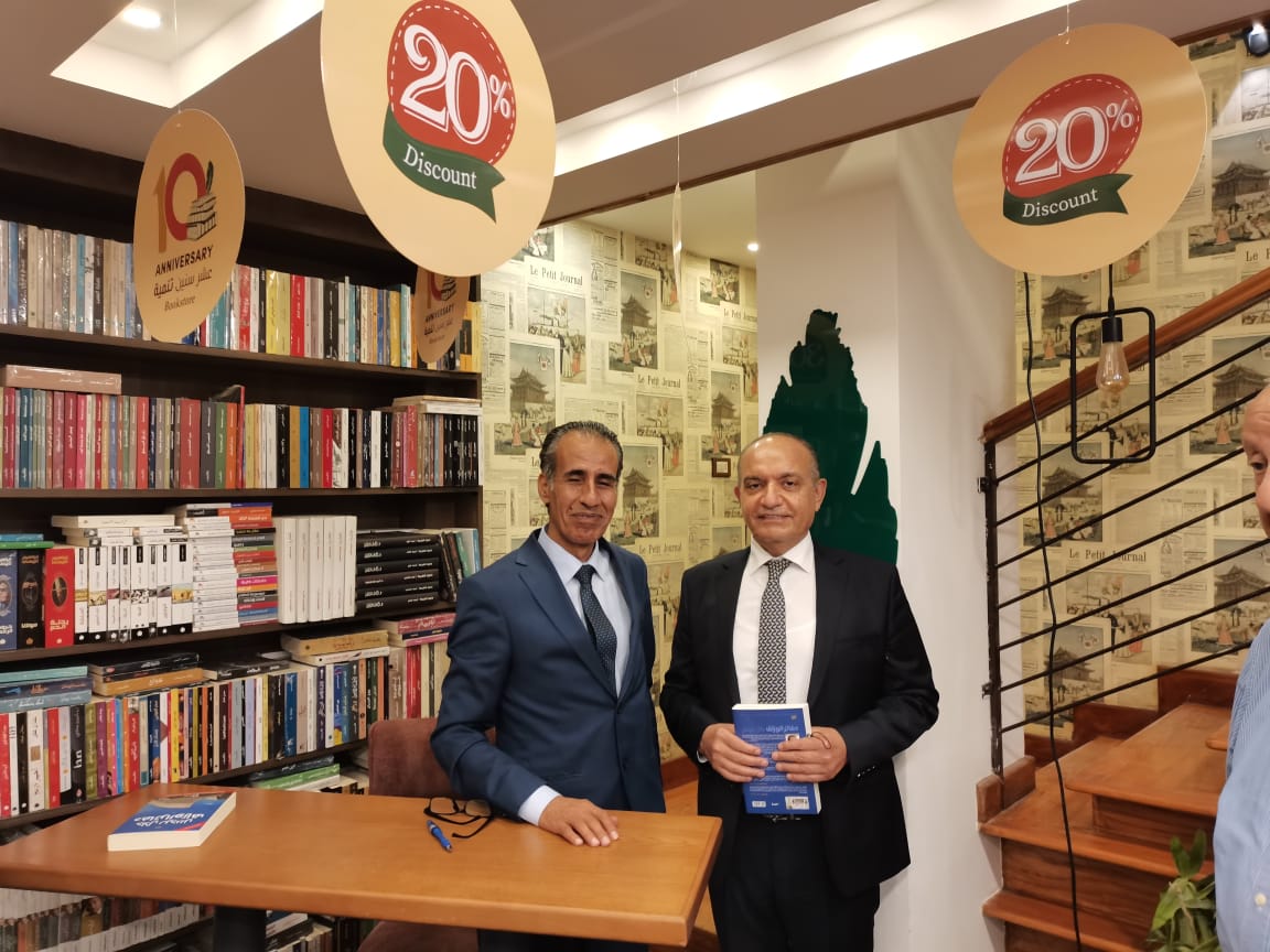 العضايلة يرعى حفل توقيع رواية دفاتر