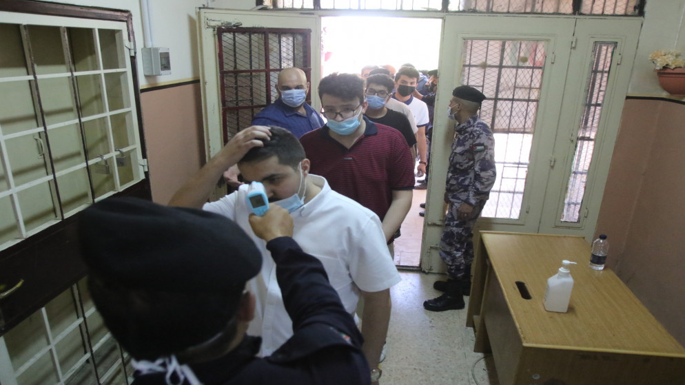 147 ألف طالب وطالبة توجيهي يتقدّمون