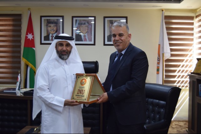 وفد قطري رفيع المستوى يزور جامعة