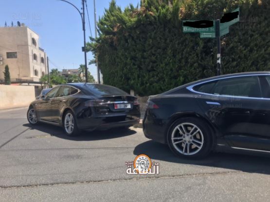 لم تكن المناسف والكنافة وحدها الساخنة