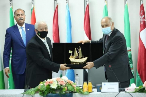 الصعوب يكرم أمين عام جامعة الدول