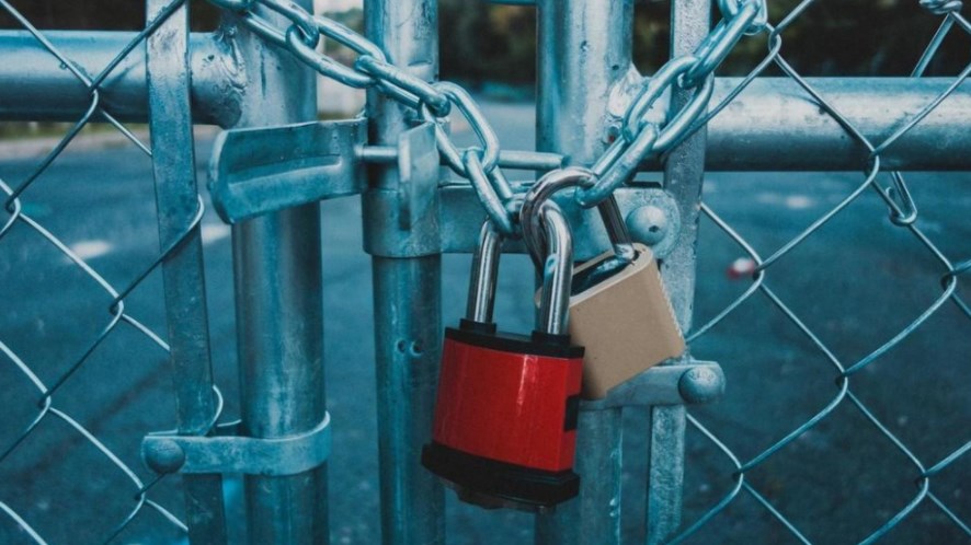 “السياحة”: إغلاق منشأتين وإنذار ومخالفة 30