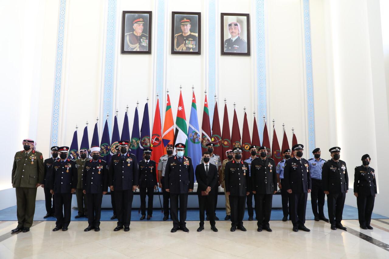 الحواتمة يقلد ميدالية مئوية الدولة الاولى