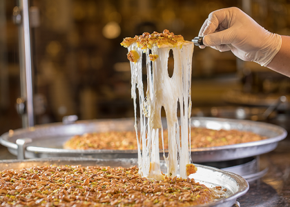 تحسن الطلب في قطاعي المطاعم والحلويات