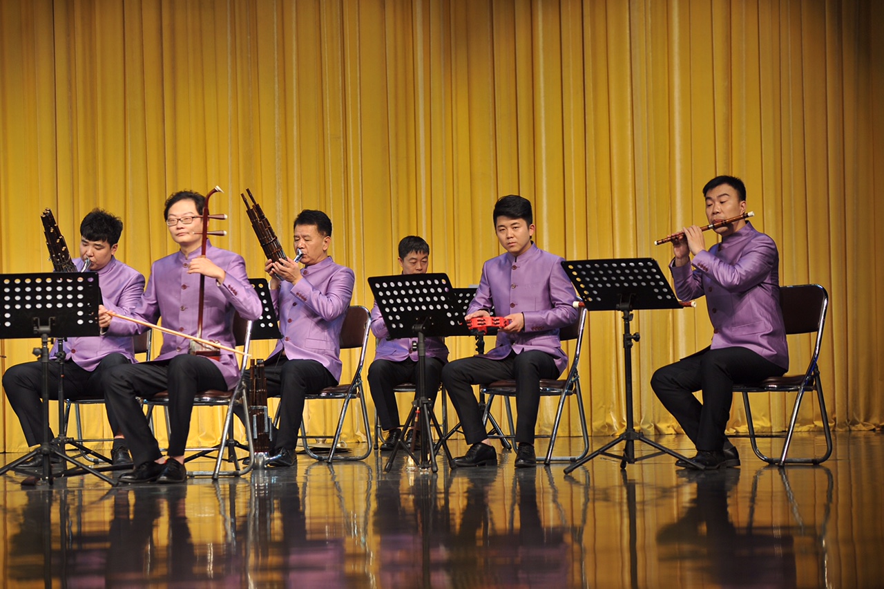 الأوركسترا الوطنية الصينية جينان.. عذوبة اللحن