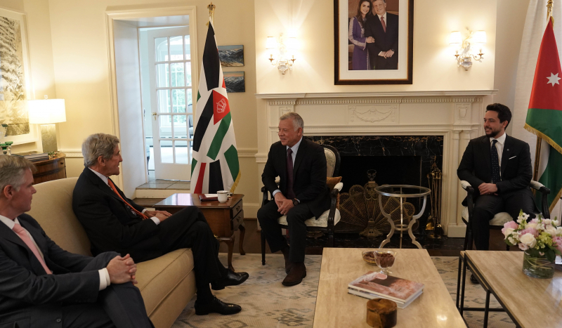 الملك يلتقي جون كيري