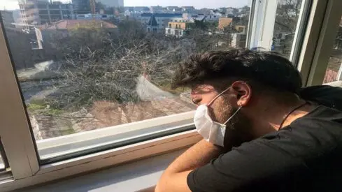 لماذا تشعر بتعب أكبر خلال الحجر