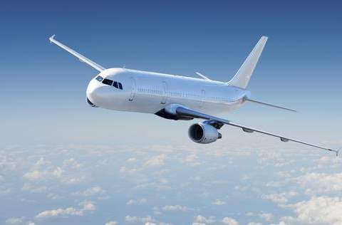 مضيفة تكشف كيف يحصل ركاب الطائرة