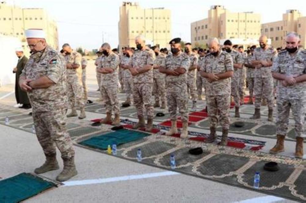 الحنيطي يشارك مرتبات المنطقة العسكرية الوسطى