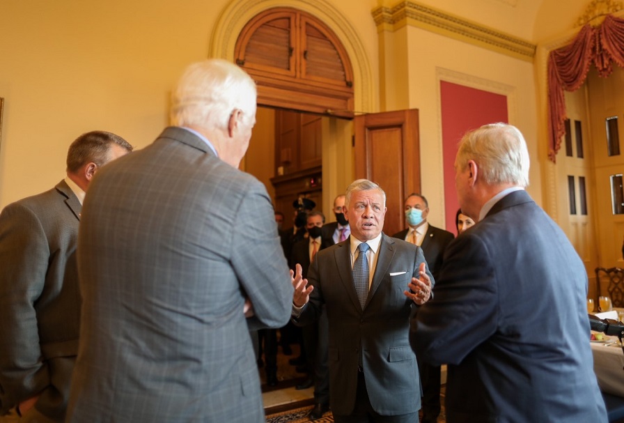 الملك يتحدث عن مستجدات الشرق الأوسط..