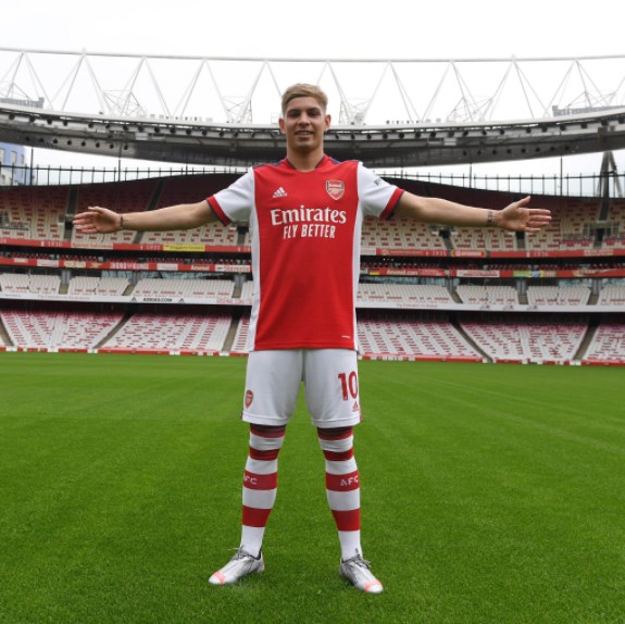 رسميا.. آرسنال يجدد عقد نجمه الشاب