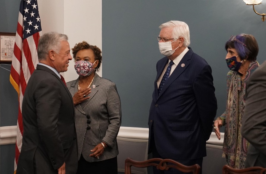 الملك يحذر من عواقب وخيمة