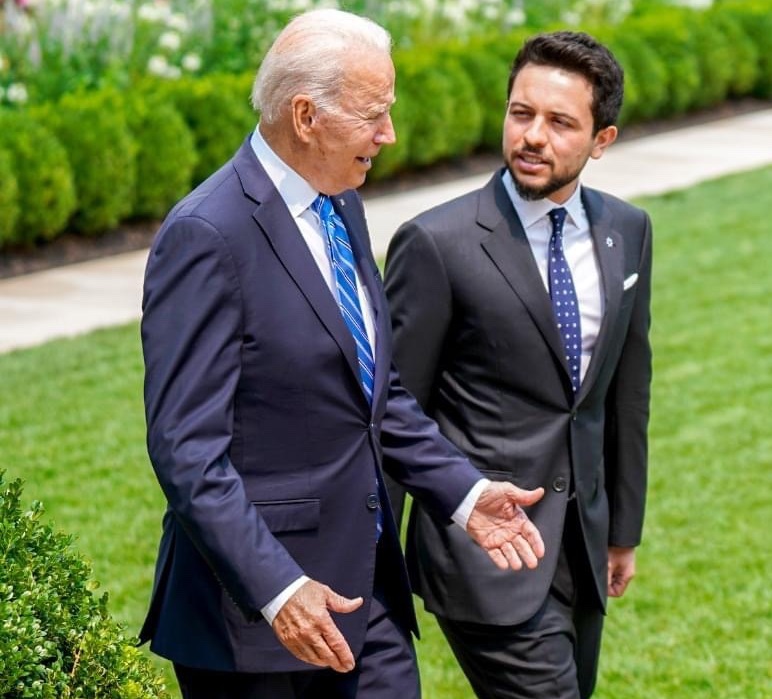 ولي العهد الأمير الحسين برفقة الرئيس