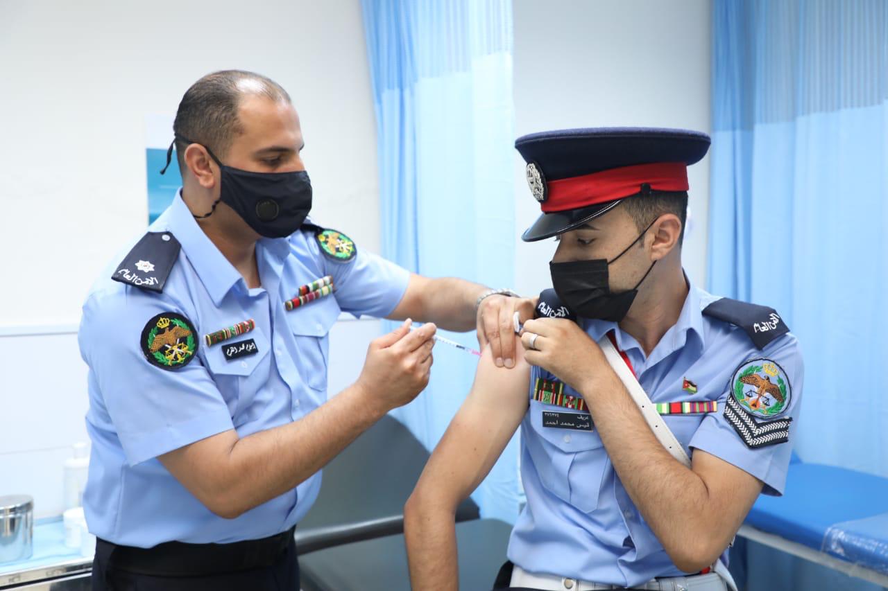 مديرية الأمن العام تواصل حملتها لتطعيم