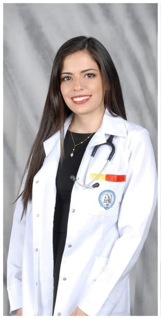 جورج توبوليان ورنا سكاكيني يحتفلان بتخرج