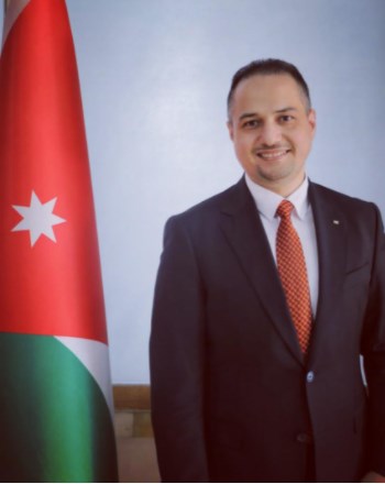 احمد الدرابكة يفوز بجائزة «الموظف المثالي»