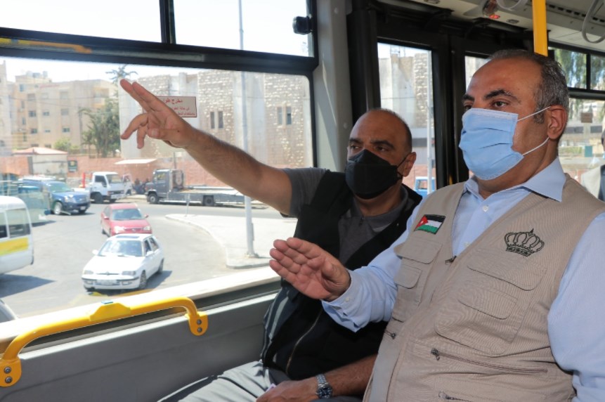 الخصاونة في الباص السريع.. ماذا قال