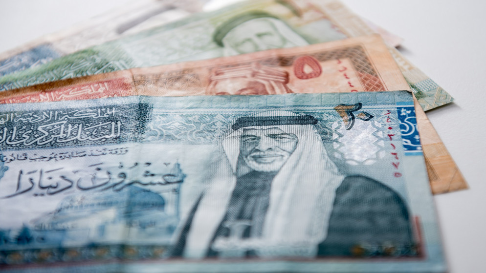 %19 زيادة تحصيلات ضريبة الدخل والمبيعات