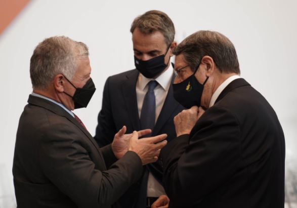 الملك يعلق عبر تويتر على قمة