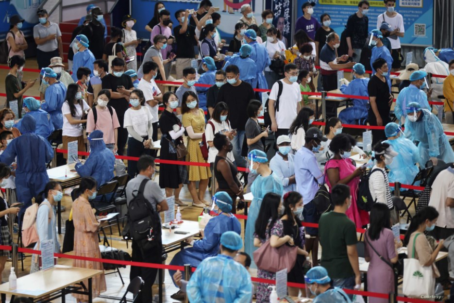 كورونا يعود إلى الصين متحورا ويتفشى