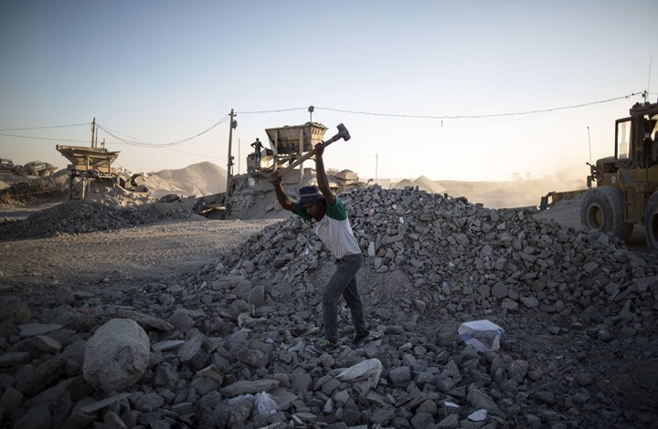 هآرتس: عزل قطر وتعزيز مكانة عباس