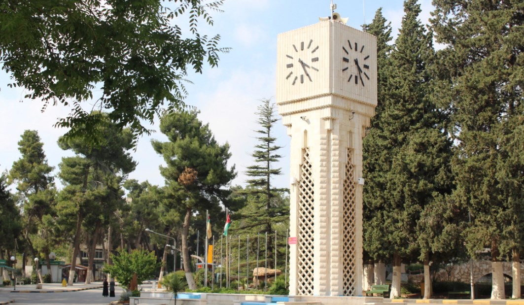 طلبة يناشدون رئيس الأردنية لفتح برنامج