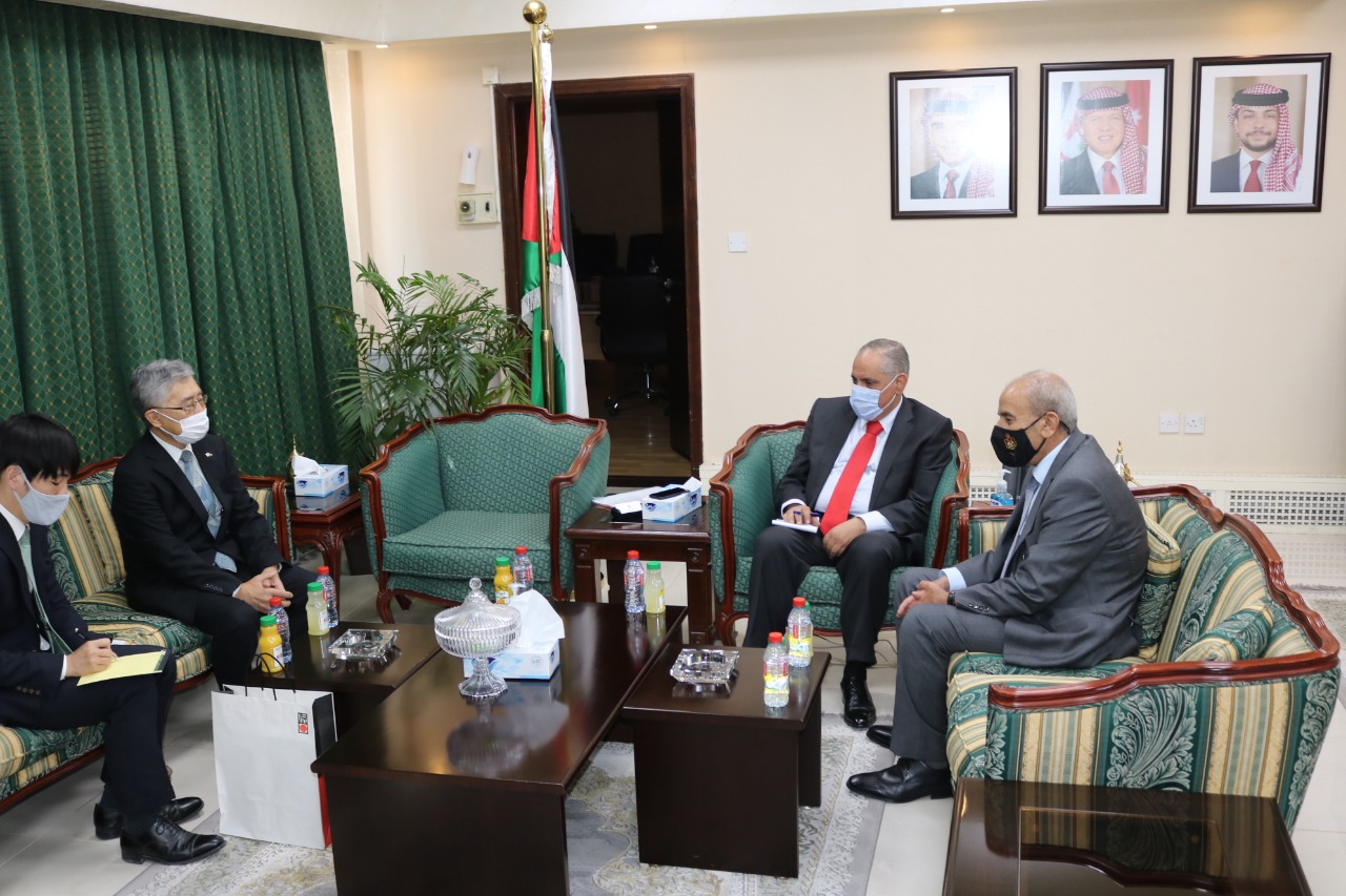 وزير العدل يستقبل السفير الياباني