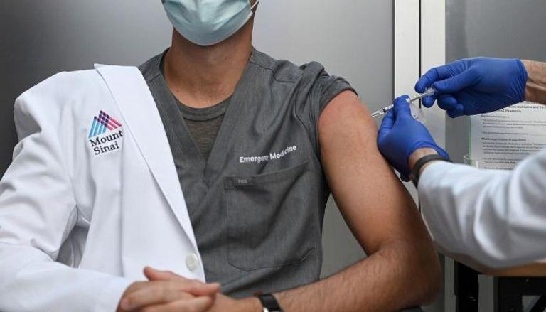 أعراض كورونا بعد التطعيم.. 5 علامات