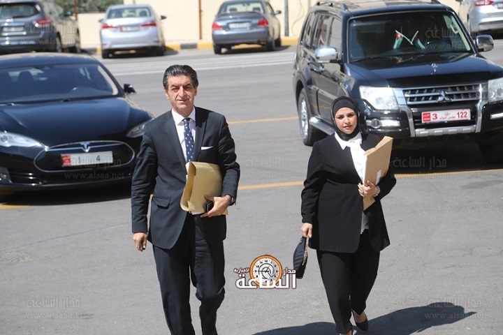 اولى جلسات الدورة الاستثنائية للنواب.. مشادة