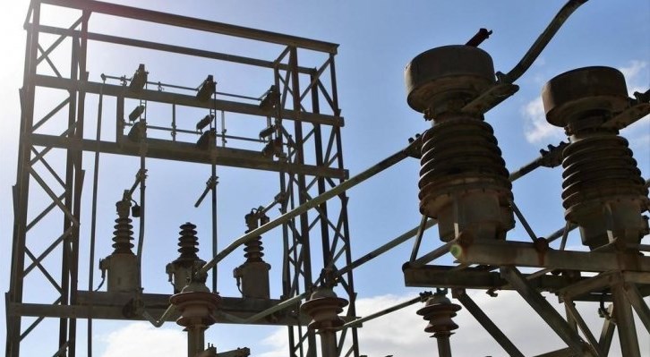 موجة الحر ترفع الاحمال الكهربائية الى