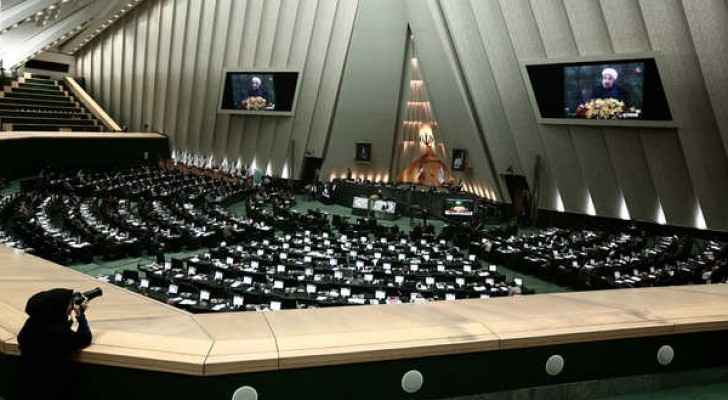 إطلاق نار داخل مقر البرلمان الإيراني