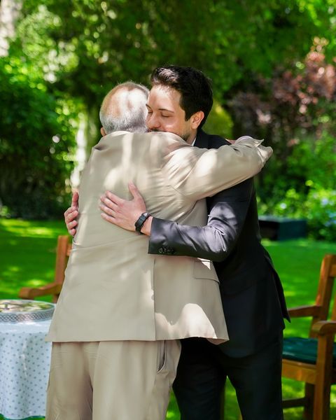 الملك عبر تويتر: عمي الغالي وولدي