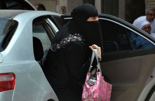 اعتقال سعودية بسبب قيادة السيارة