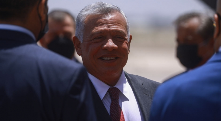 الملك يلتقي شخصيات من الزرقاء وقبيلة