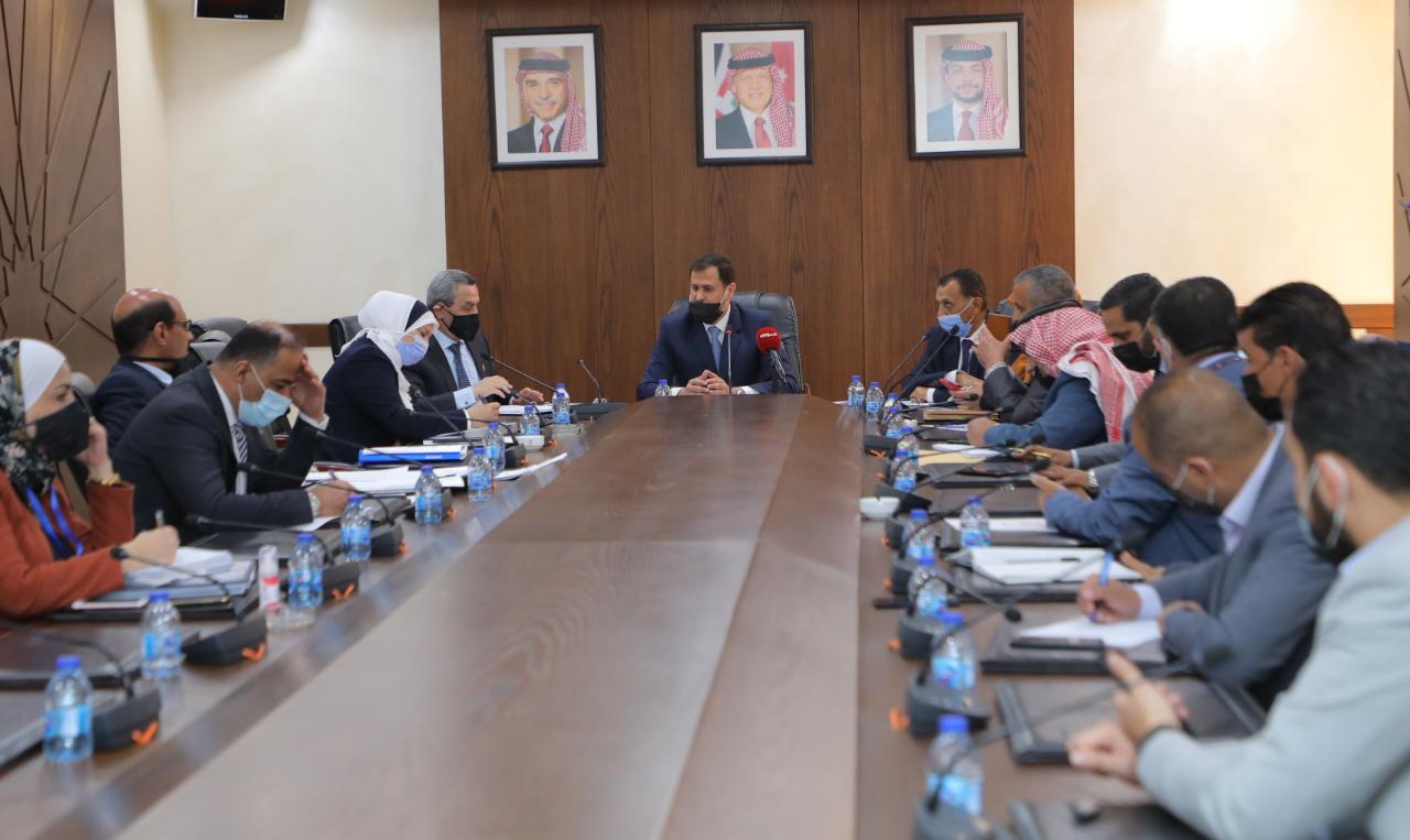 “التعليم النيابية” تطالب بإنصاف خريجي كليات