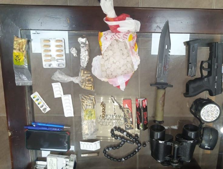 مطاردة أمنية على طريق المطار لمركبة