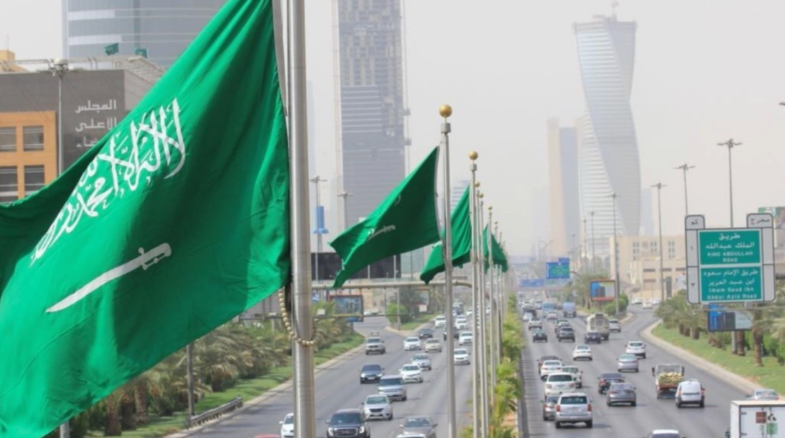 السعودية تبدأ بصرف 500 ألف ريال