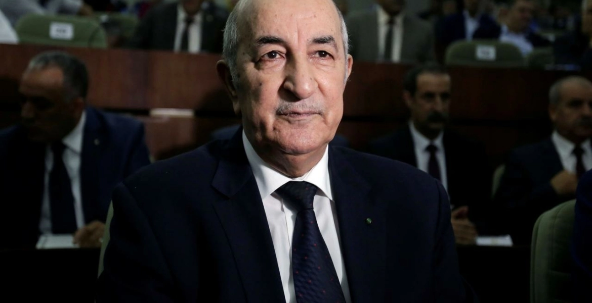 الجزائر تقرّر بيع حصص في الشركات