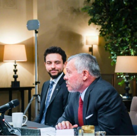 الملك وولي العهد يتلقيان برقيات تهنئة