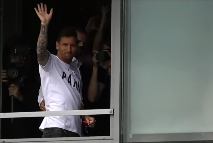 ميسي في باريس (فيديو)