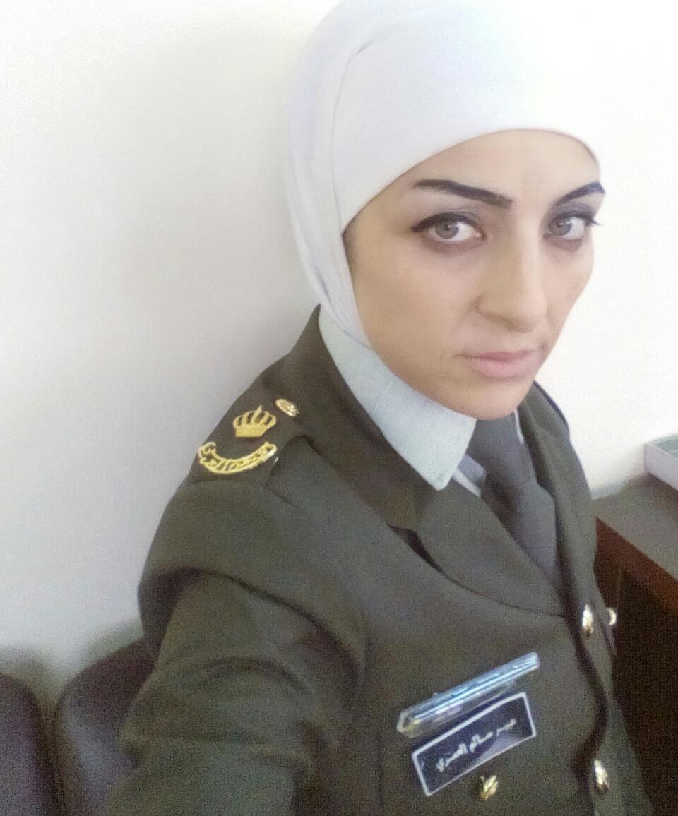 المهندس ربيع أبوزيد يهنئ زوجته عبير