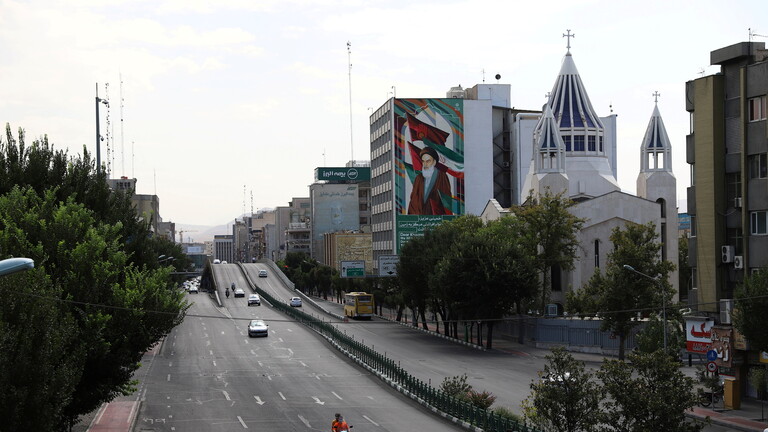 إيران تنفي توقف النشاط التجاري مع