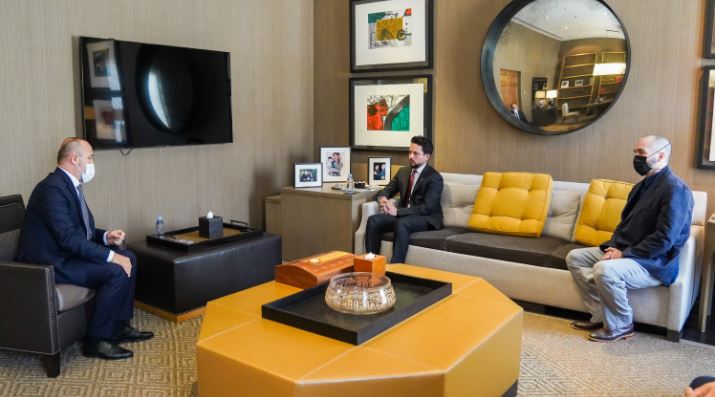 ولي العهد يتسلم رسالة من الرئيس