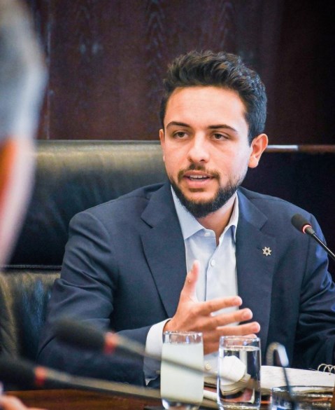 ولي العهد للشباب: بالعمل الجاد نستطيع