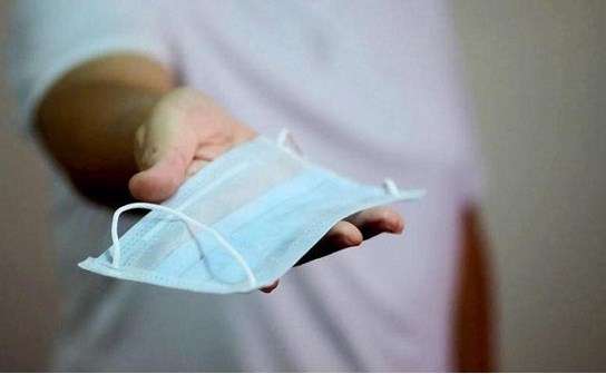 الصحة تتسلم كمامات طبية لدعم جهودها