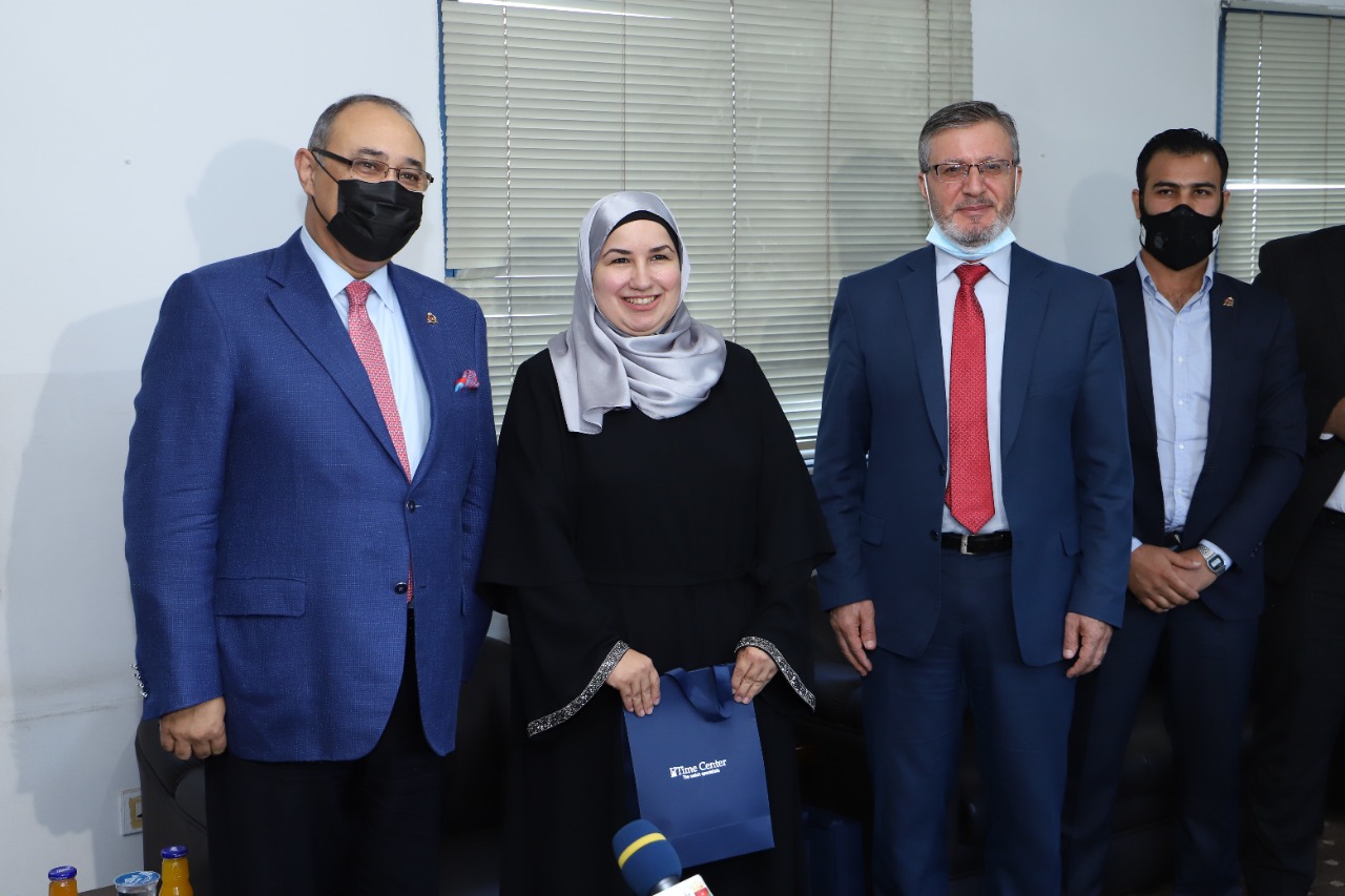 دودين يكرم الزميلة بشرى نيروخ