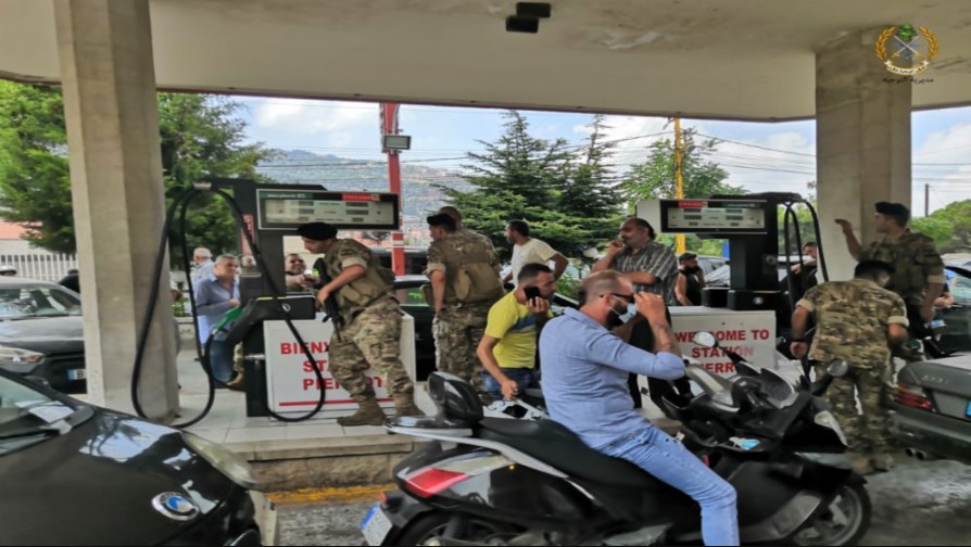 الجيش اللبناني يداهم محطات الوقود المغلقة