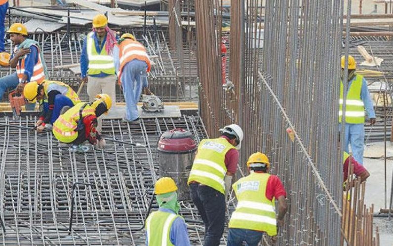 وزير العمل: لا تمديد لفترة قوننة