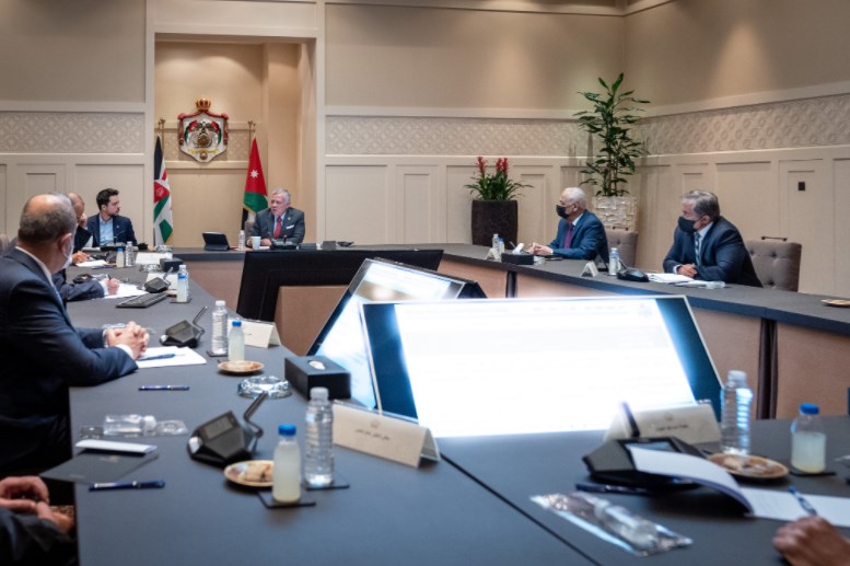 الملك يطلع على الإجراءات الحكومية لإعادة