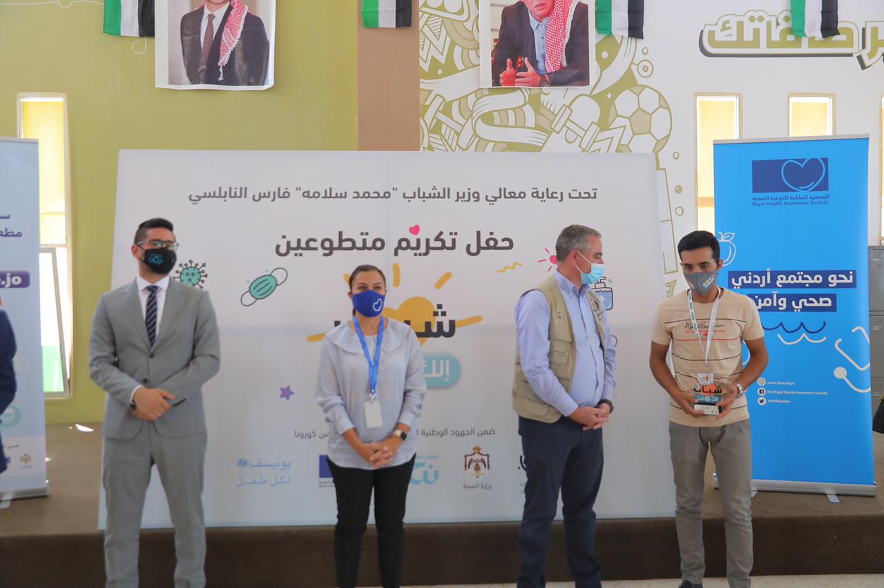 النابلسي يكرّم شباب إلك وفيد في